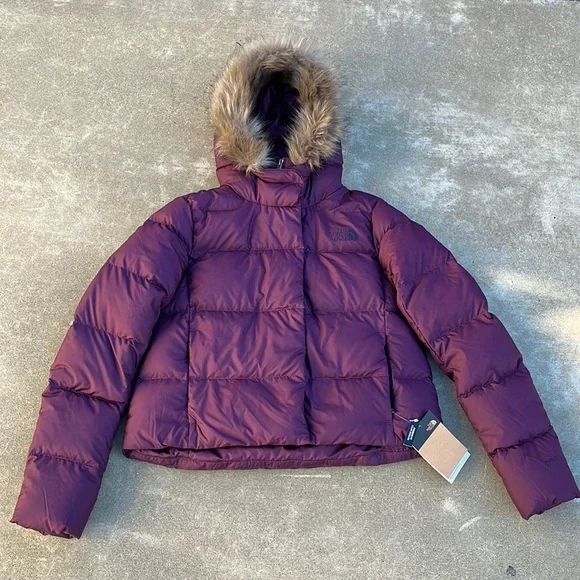NWT The North Face Women's New Dealio Down Short Puffer Jacket - BlackBerry Wine - Picture 1 of 8
